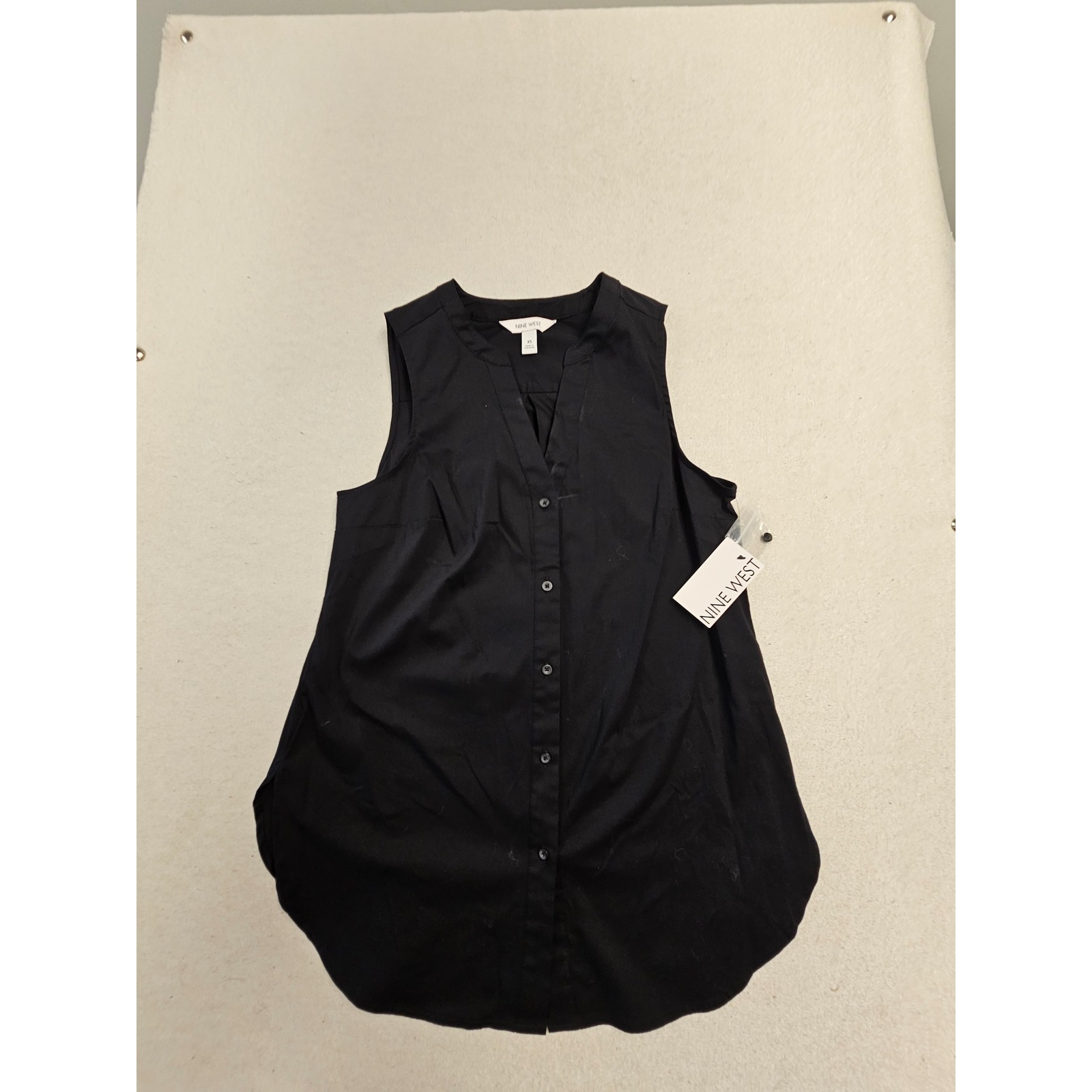 Nine West Womens Xs Black Sleeveless Button Down Blouse Split V-Neck Top New